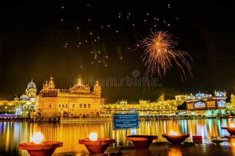 Celebration of Gurupurab in Golden Temple Amritsar and Diwali Fireworks ...