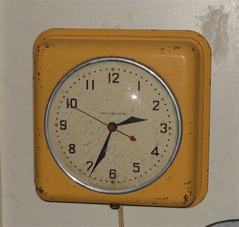 Vintage General Electric Wall Clock | Collectors Weekly