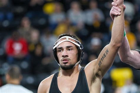 Iowa Wrestlers Dominate Michigan - Sports Illustrated Iowa Hawkeyes ...