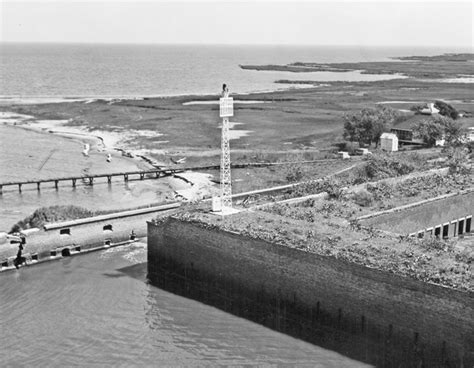 Barataria Bay Lighthouse, Louisiana at Lighthousefriends.com