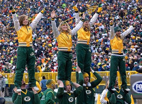 Green Bay Packers Cheerleaders | Green bay packers cheerleaders, Green ...