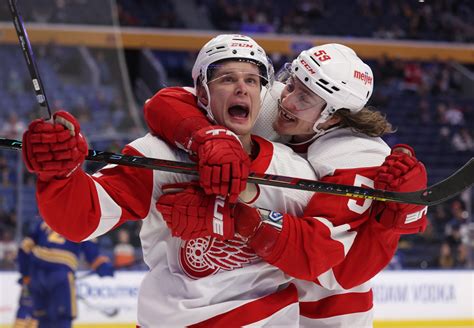 Detroit Red Wings seeing Vladislav Namestnikov earn top-six playing time