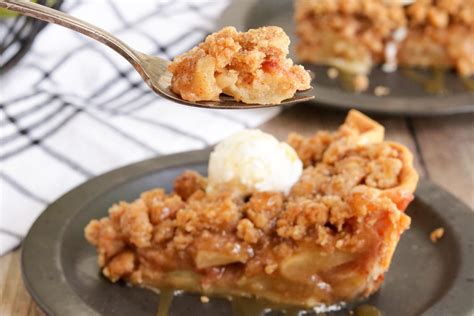 The Best Apple Crumble Pie Recipe Ever!