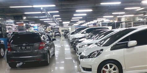 Jual Beli Mobil Cash Kredit: Showroom Mobil Bekas