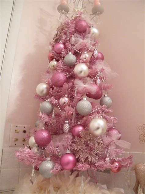 20 Amazing Christmas Tree Decoration Ideas & Tutorials - Hative