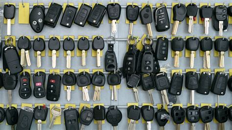 11 Different Types of Car Keys (with Pictures)