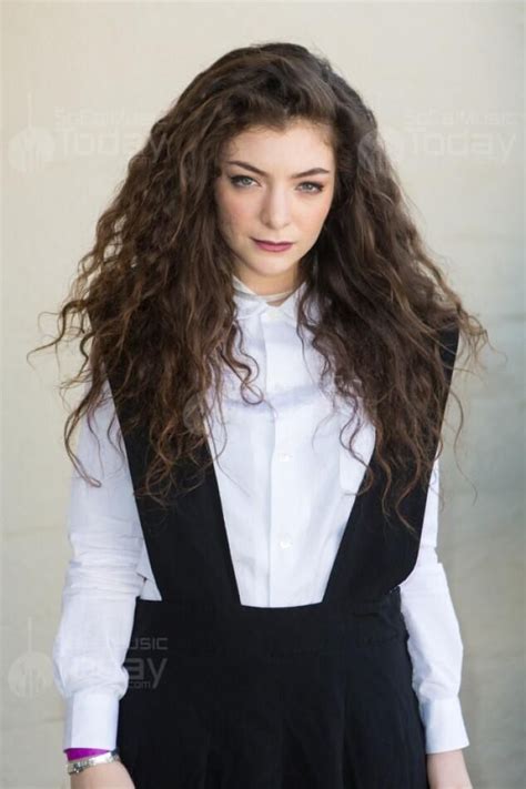 Wish I could have lorde's hair | Lorde hair, Hair styles, Curly hair styles