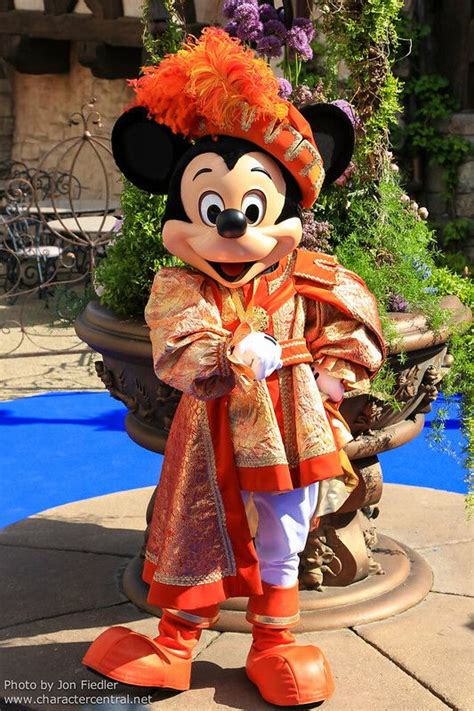 DLP April 2012 - Meeting the stars of Fantasyland Celebrates! | Mickey ...