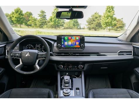 2023 Mitsubishi Outlander: 53 Interior Photos | U.S. News