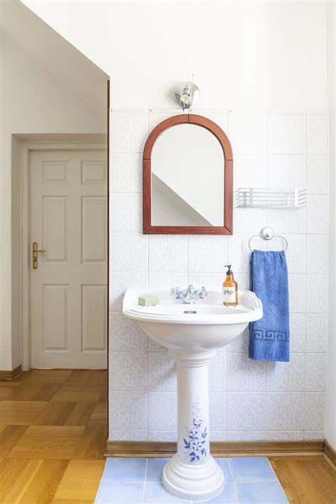 8 Bathroom Sink Types: Pros & Cons [Picture Guide]