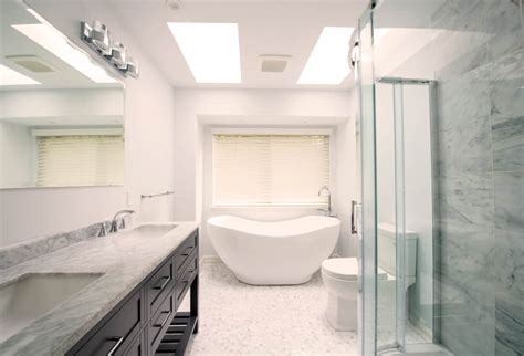 50 Primary Bathrooms with Skylights (Photos) - Home Stratosphere