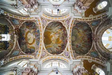 A Complete Guide to Baroque Architecture: Grandeur & Drama