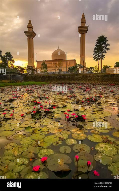 Tengku Ampuan Jemaah Mosque located at Bukit Jelutong, Shah Alam ...