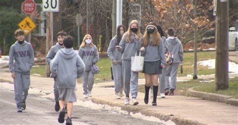 Slacks or sweats? Uniform controversy at Royal West Academy - Montreal | Globalnews.ca