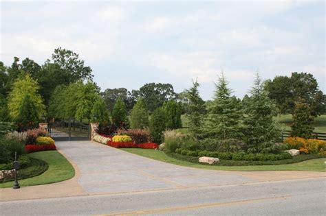 entrance gate landscaping ideas - Trish Proctor