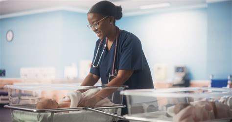 How to Become a Neonatal (NICU) Nurse | IntelyCare