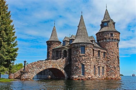 Boldt Castle: 1000 Islands Mansion on The St. Lawrence River (Haunted?)