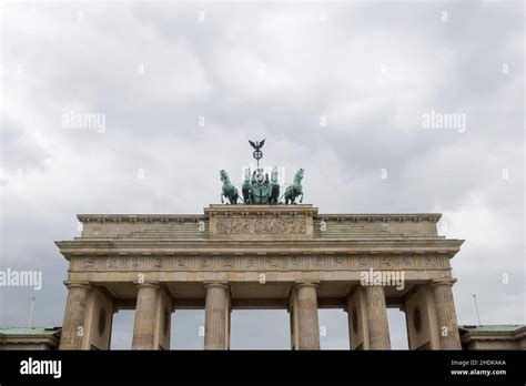 brandenburg gate, quadriga statue, brandenburg gates, quadriga statues ...