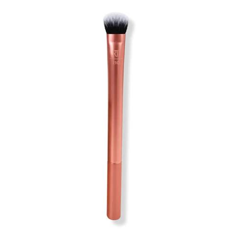 The 10 Best Concealer Brushes, According to Makeup Artists | Who What Wear