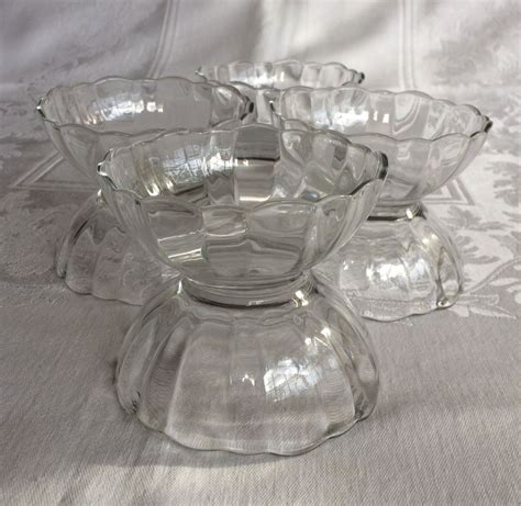 Arcoroc ARC France Clear Glass Bowls Dessert Berry Scalloped Rim Optic Design #Arcoroc #Contemporary