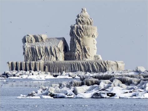 Most Wonderful World: Winter Storm Turns Lighthouse Into An Ice Castle