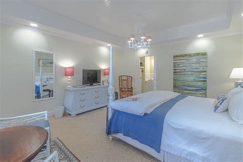 Elegant Rooms in Urbanna, VA - The Chesapeake Inn — The Chesapeake Inn