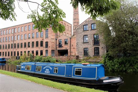 Emily - 4 berth narrowboat holiday on the Leeds And Liverpool canal ...