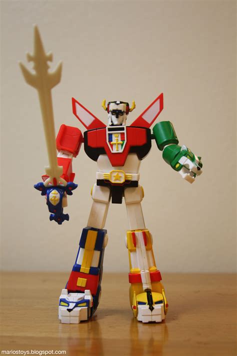 A Year of Toys: #105: Voltron - Blazing Sword Voltron