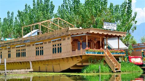 Kashmir Houseboat Tour : Gaffara Tour & Travels