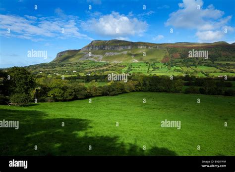 Benbulben and King's Mountain in Yeats Country, County Sligo, Ireland Stock Photo - Alamy