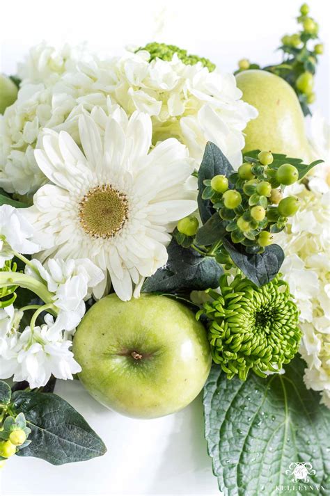 Six Ideas for Fruit and Flower Arrangements with Combinations to Create a Stunning Centerpiece ...