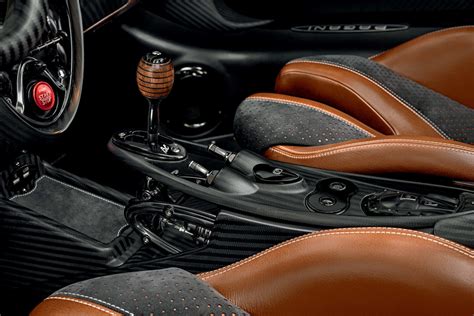 世界40台限定の希少モデル！パガーニ「Huayra Roadster BC」が日本初上陸 | MADURO ONLINE（マデュロオンライン）