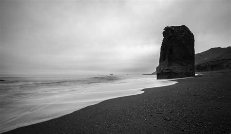 gray scale photo of beach shore rock monolith free image | Peakpx