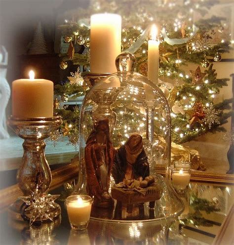 Traditional Christmas Decorations Bring Warmth to Your Home