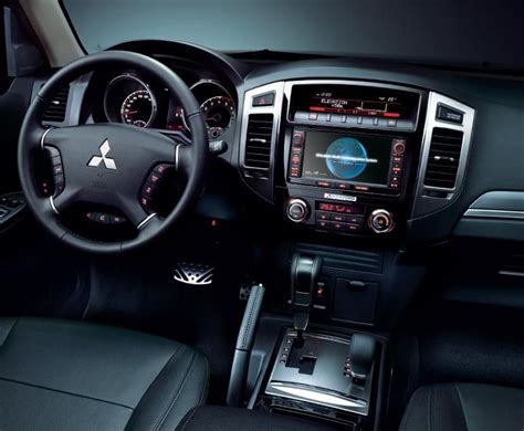 Mitsubishi Montero (interior) | Camionetas chevy, Vehículo de lujo, Camionetas