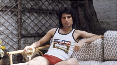 Freddie Mercury's Zoroastrian Faith Inspired him to Follow his Dreams | The Vintage News ...