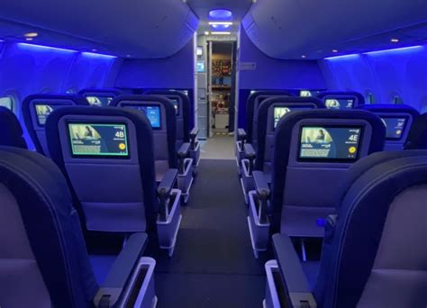 Inside United’s First 737 MAX 8, Featuring the Airline’s New Interior ...