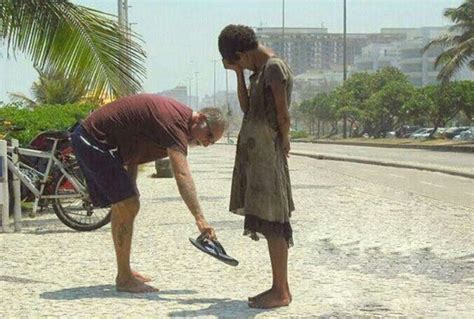 19 Stunning Selfless Acts Of Kindness Caught On Picture. - Politics - Nigeria