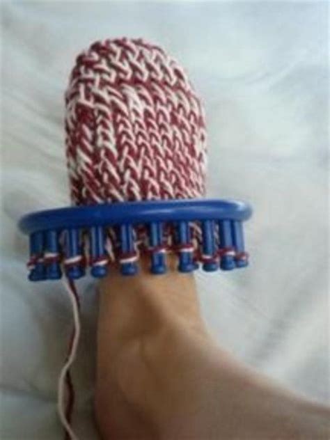 Pin by Iskret Fuenmayor on tejidos | Knitting loom socks, Loom knitting projects, Round loom ...