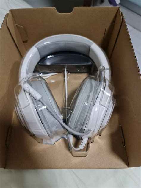 Razer kraken X headphone white, Audio, Headphones & Headsets on Carousell