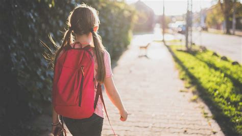 When Can I Let My Child Walk to School Alone? | Mom.com