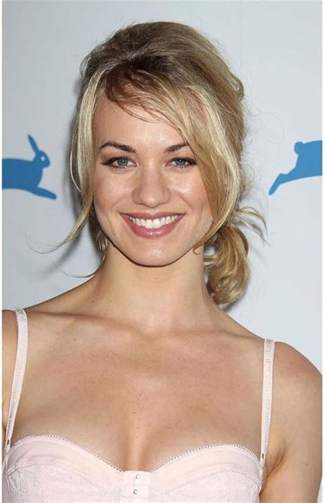 Amazon.com: Yvonne Strahovski Poster On Silk - 38E40B: Posters & Prints