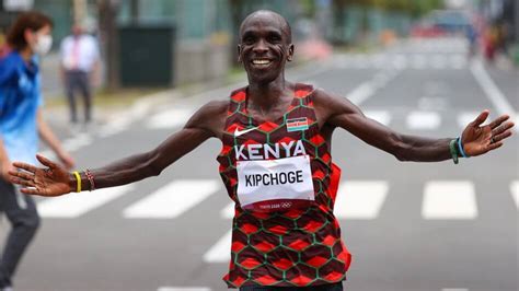 Marathoner Eliud Kipchoge's Training: Weekly Plan & Schedule | RC