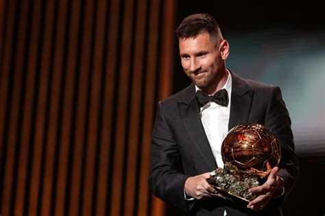 Hvězdný Lionel Messi poosmé vyhrál Zlatý míč. Vylepšil vlastní rekord, Nor Haaland ostrouhal ...