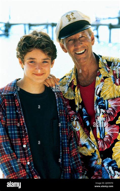 Paul hogan elijah wood flipper hi-res stock photography and images - Alamy