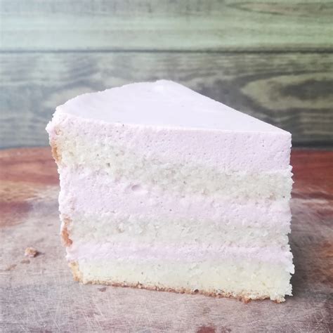 Strawberry bavarian cream cake - FLOURS & FROSTINGS