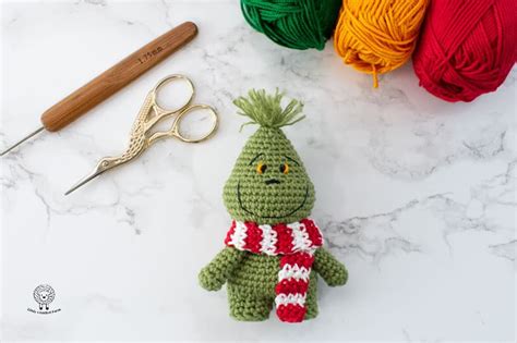 Grinch free Amigurumi Christmas Ornament