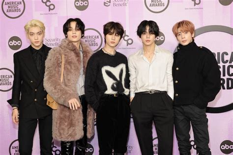 TXT Lights Up The Red Carpet At 2022 American Music Awards | Soompi