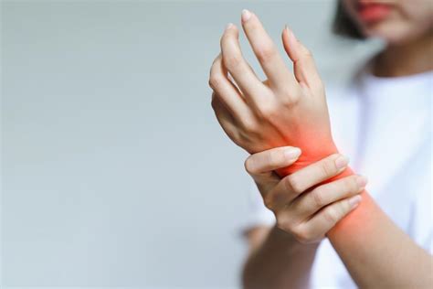 Wrist Sprain: Symptoms, Causes, Treatment, & More!: Elite Sports ...