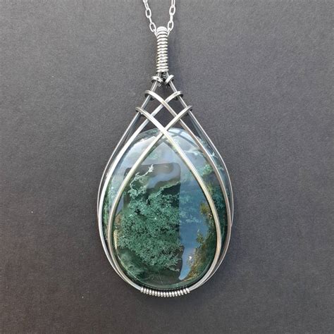 Moss agate pendant | Felt